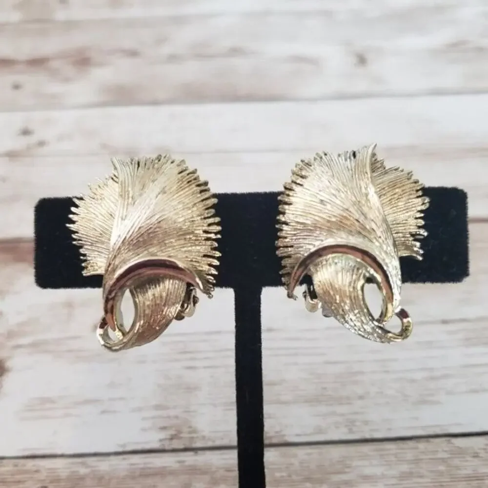 Vintage Clip On Earrings Gold Tone Shape That Fans Out